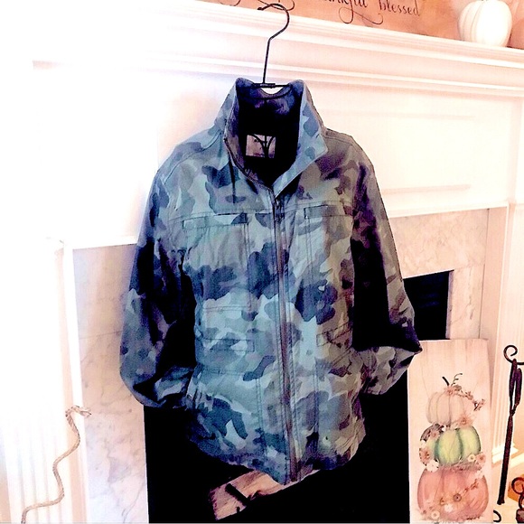 EUC Old Navy Woman’s Camouflage Jacket Size Small - Picture 2 of 11